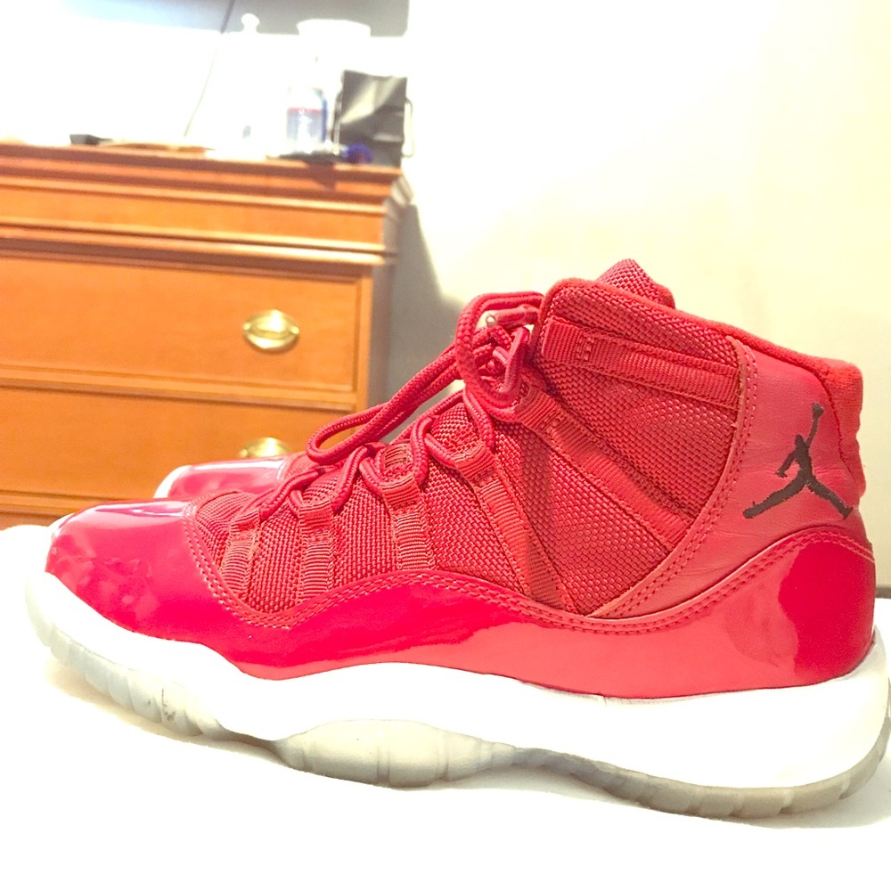 Size 4Y Jordan 11 Breds